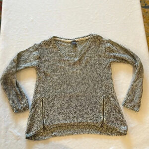 Quinn women’s sweater small‎ with zippers EUC
